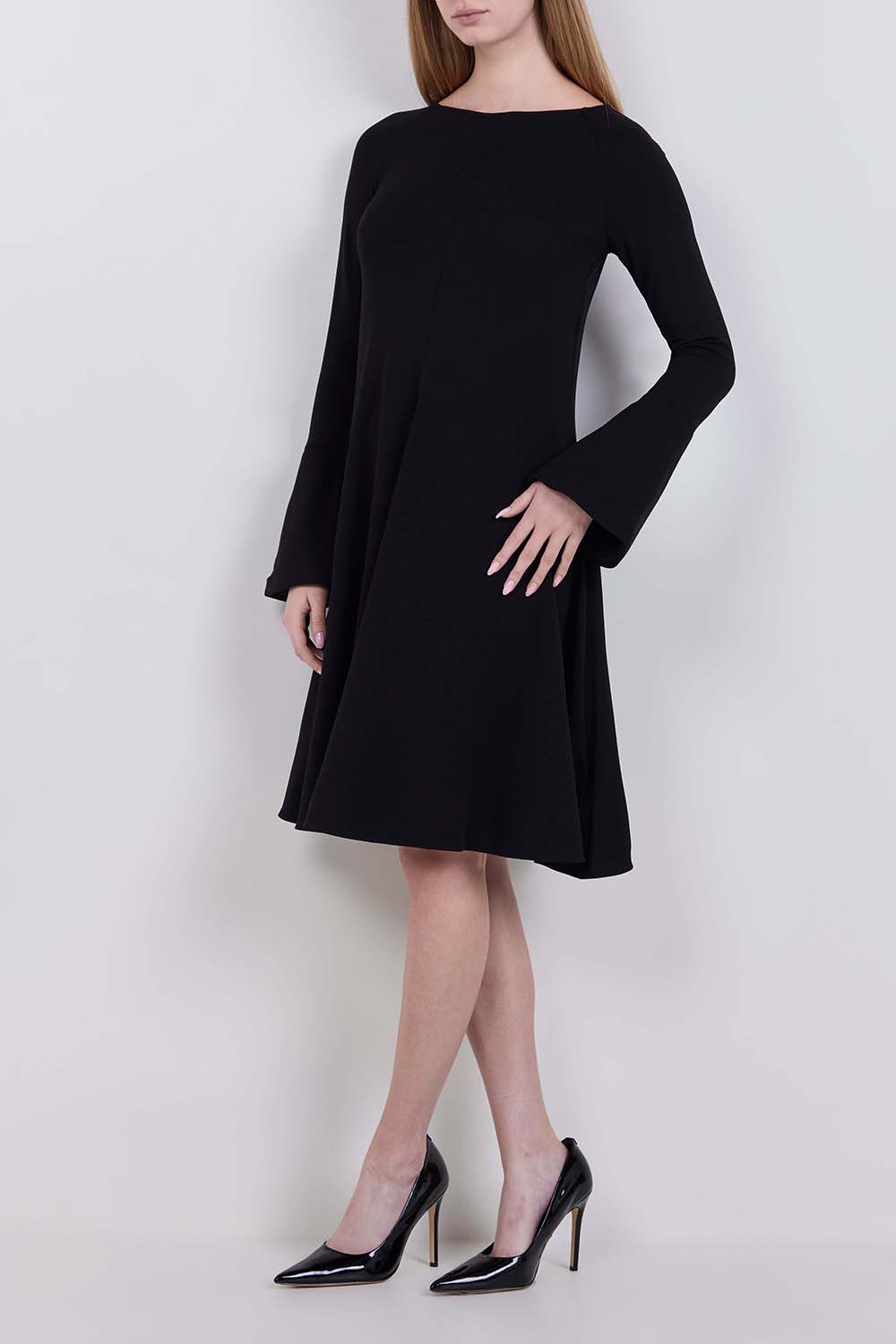 תמונת כל הלוק של שמלת מיני פלר